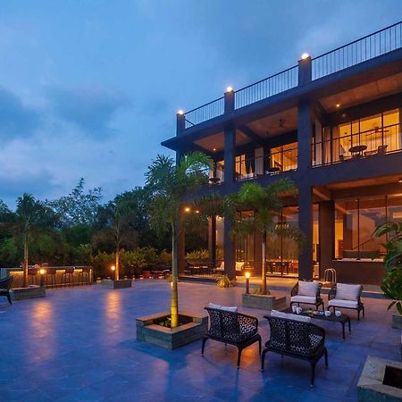 Sunset Boulevard By Stayvista - Lakeside Villa With Pet-Friendly Ambiance, Deck, Terrace, Plunge Pool & Modern Flair كارجات المظهر الخارجي الصورة