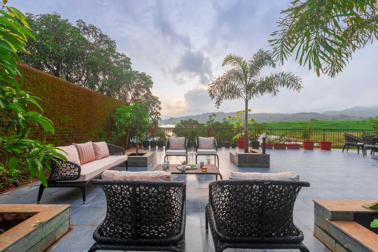 Sunset Boulevard By Stayvista - Lakeside Villa With Pet-Friendly Ambiance, Deck, Terrace, Plunge Pool & Modern Flair كارجات المظهر الخارجي الصورة