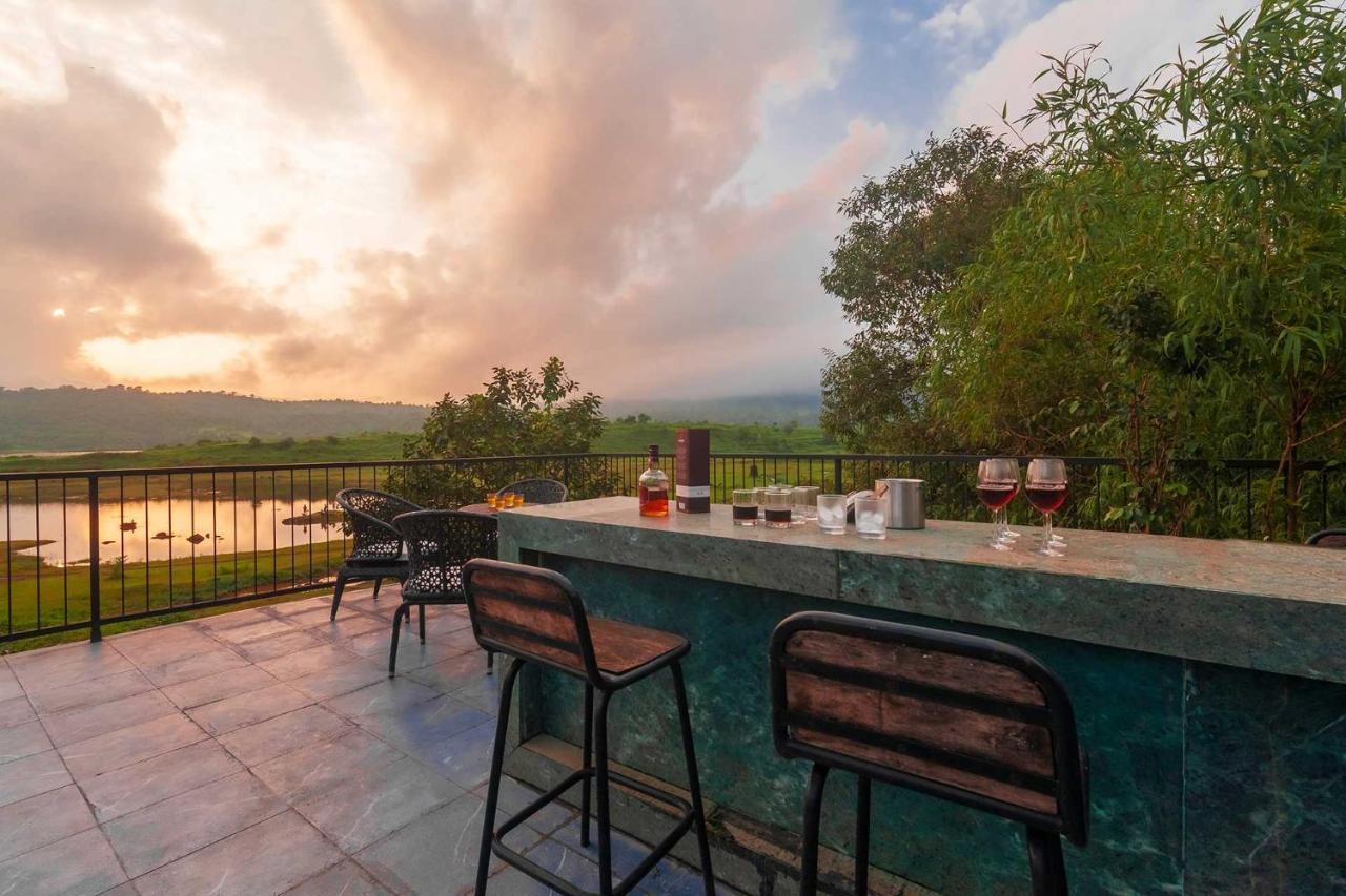 Sunset Boulevard By Stayvista - Lakeside Villa With Pet-Friendly Ambiance, Deck, Terrace, Plunge Pool & Modern Flair كارجات المظهر الخارجي الصورة