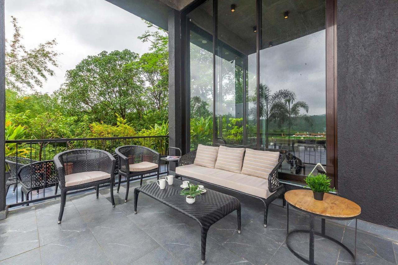 Sunset Boulevard By Stayvista - Lakeside Villa With Pet-Friendly Ambiance, Deck, Terrace, Plunge Pool & Modern Flair كارجات المظهر الخارجي الصورة