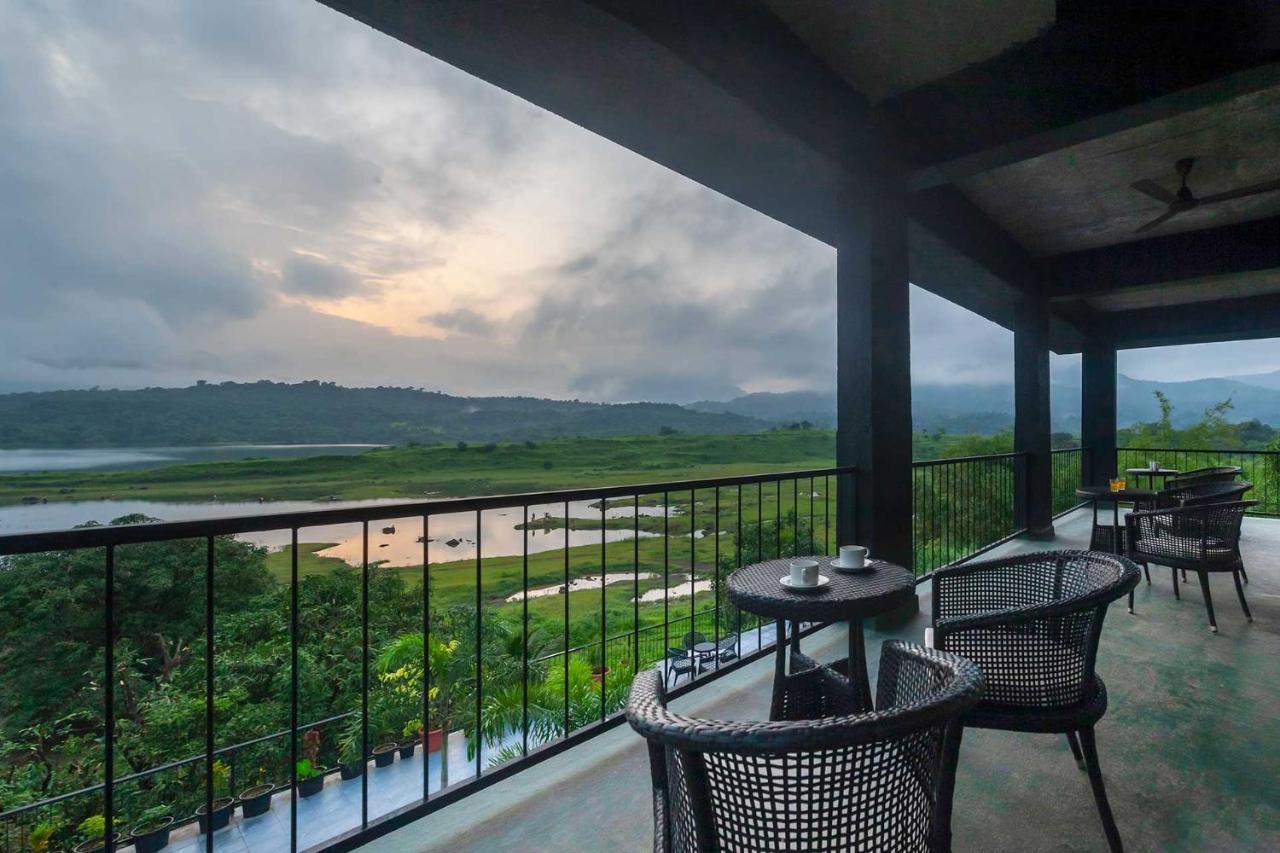 Sunset Boulevard By Stayvista - Lakeside Villa With Pet-Friendly Ambiance, Deck, Terrace, Plunge Pool & Modern Flair كارجات المظهر الخارجي الصورة