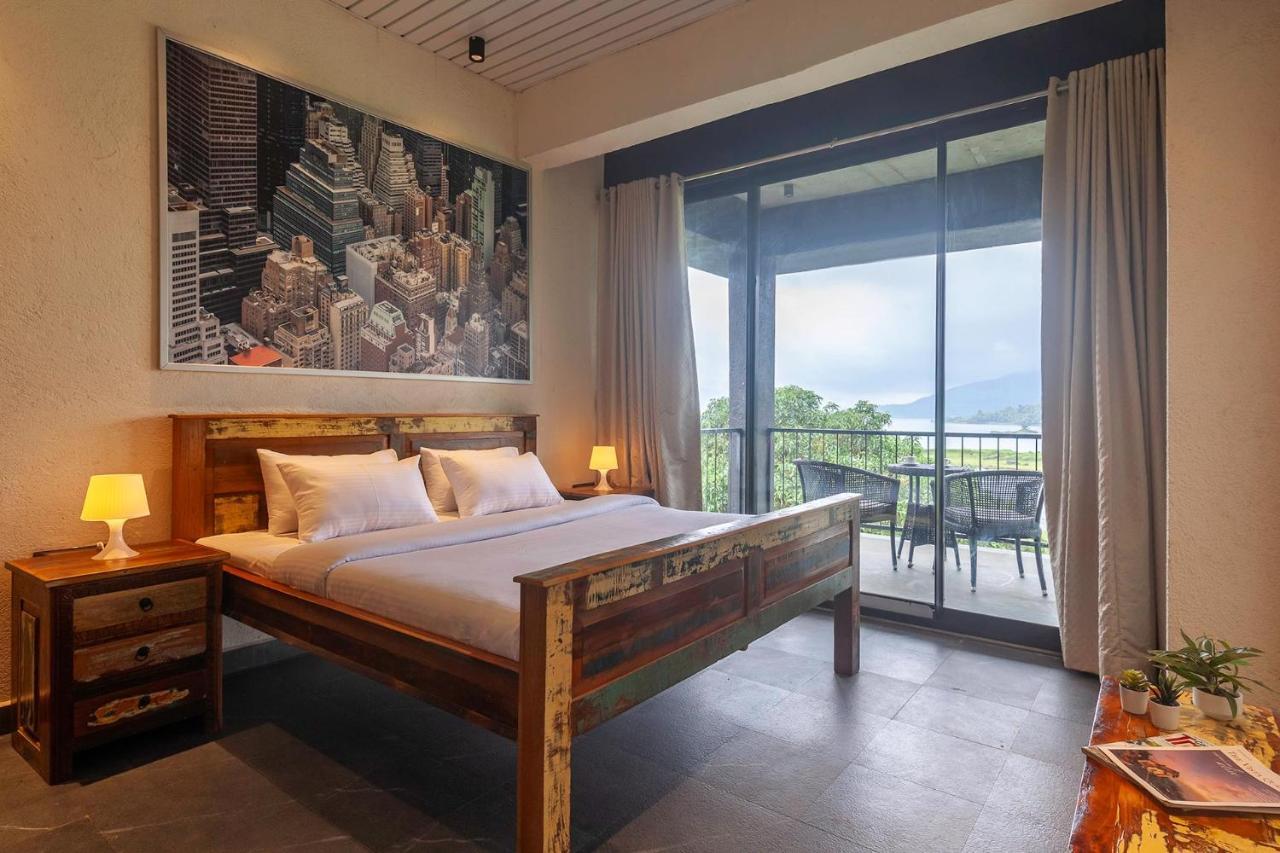 Sunset Boulevard By Stayvista - Lakeside Villa With Pet-Friendly Ambiance, Deck, Terrace, Plunge Pool & Modern Flair كارجات المظهر الخارجي الصورة