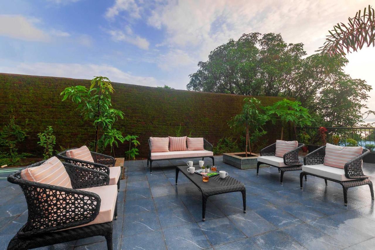 Sunset Boulevard By Stayvista - Lakeside Villa With Pet-Friendly Ambiance, Deck, Terrace, Plunge Pool & Modern Flair كارجات المظهر الخارجي الصورة