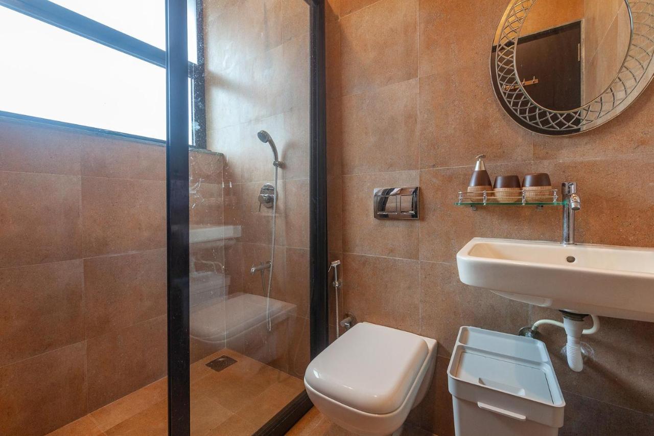 Sunset Boulevard By Stayvista - Lakeside Villa With Pet-Friendly Ambiance, Deck, Terrace, Plunge Pool & Modern Flair كارجات المظهر الخارجي الصورة
