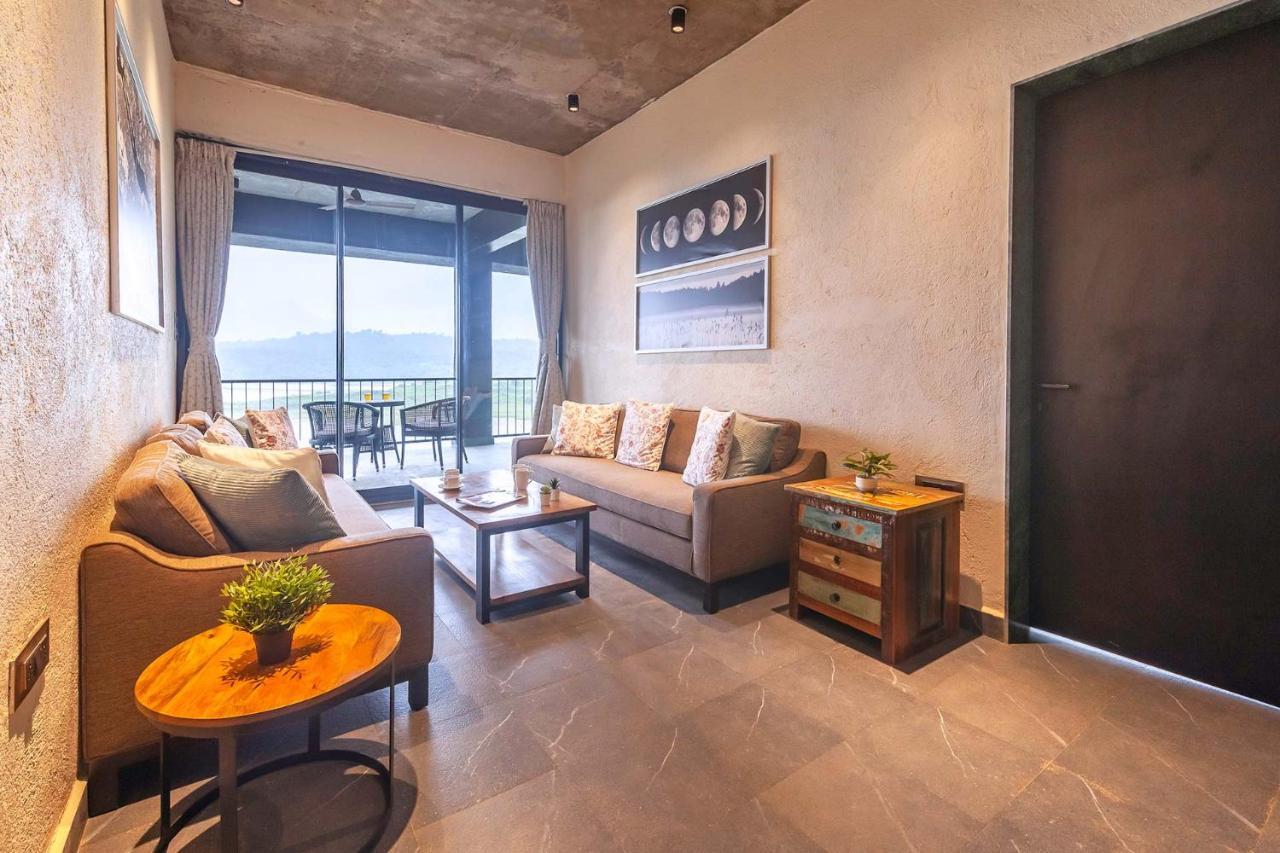 Sunset Boulevard By Stayvista - Lakeside Villa With Pet-Friendly Ambiance, Deck, Terrace, Plunge Pool & Modern Flair كارجات المظهر الخارجي الصورة