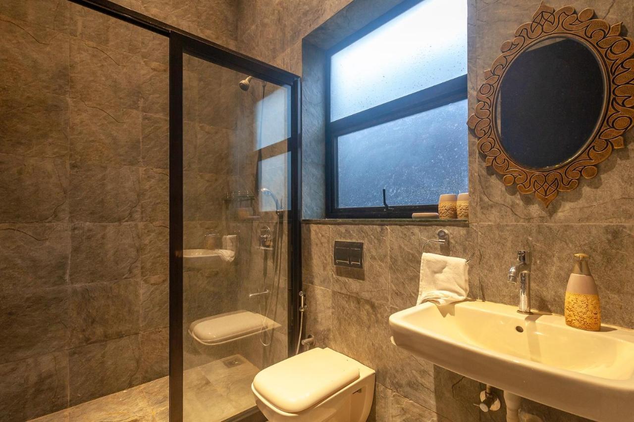Sunset Boulevard By Stayvista - Lakeside Villa With Pet-Friendly Ambiance, Deck, Terrace, Plunge Pool & Modern Flair كارجات المظهر الخارجي الصورة