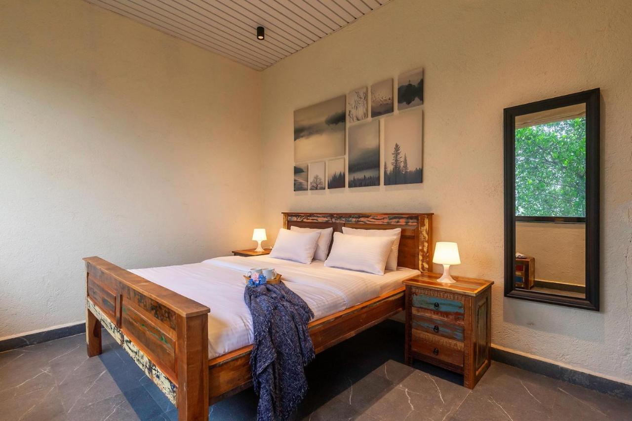 Sunset Boulevard By Stayvista - Lakeside Villa With Pet-Friendly Ambiance, Deck, Terrace, Plunge Pool & Modern Flair كارجات المظهر الخارجي الصورة
