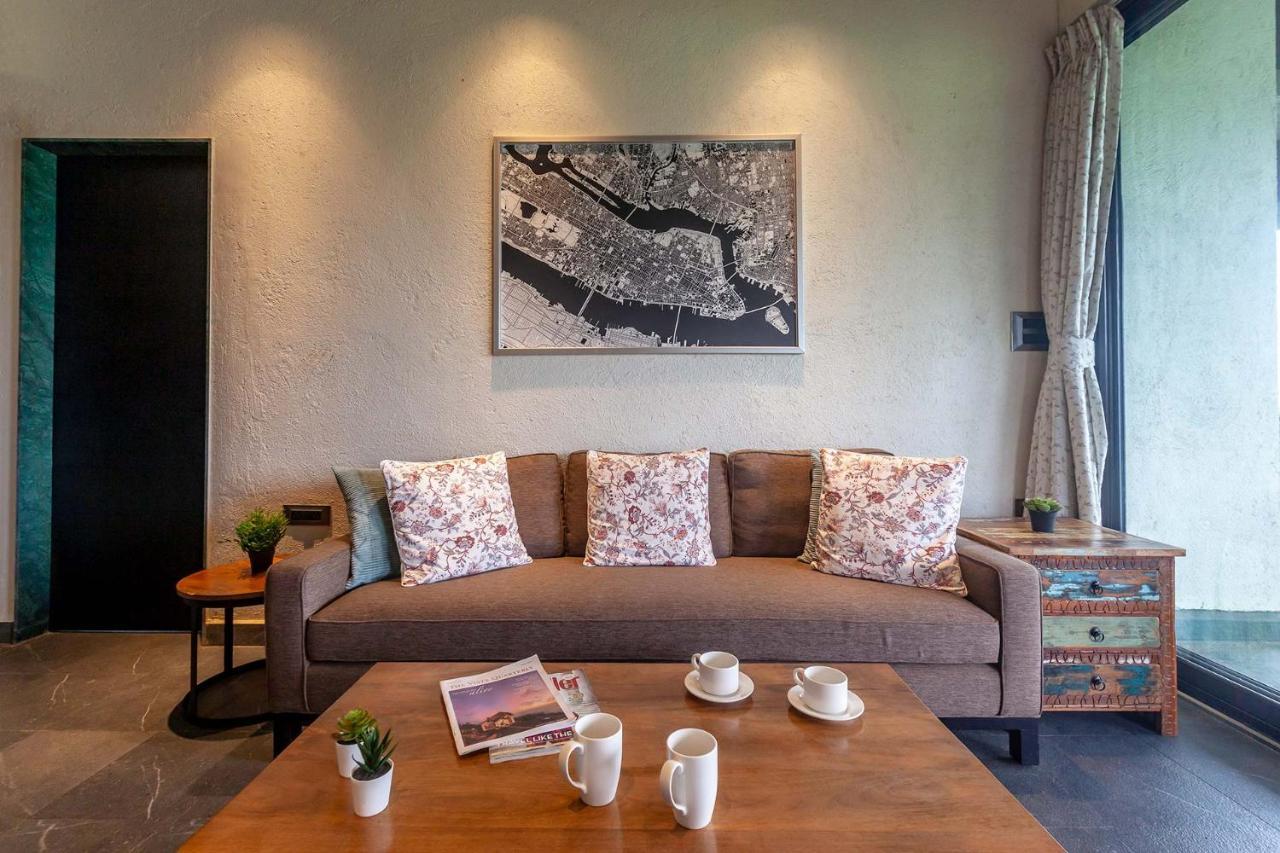 Sunset Boulevard By Stayvista - Lakeside Villa With Pet-Friendly Ambiance, Deck, Terrace, Plunge Pool & Modern Flair كارجات المظهر الخارجي الصورة