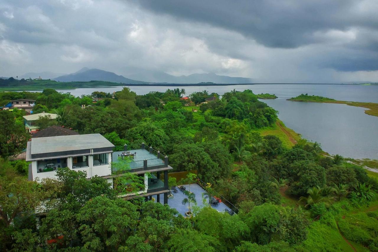 Sunset Boulevard By Stayvista - Lakeside Villa With Pet-Friendly Ambiance, Deck, Terrace, Plunge Pool & Modern Flair كارجات المظهر الخارجي الصورة
